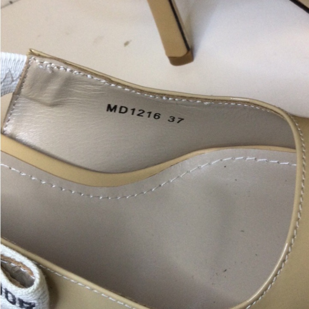 Heels - Picture 5 of 9